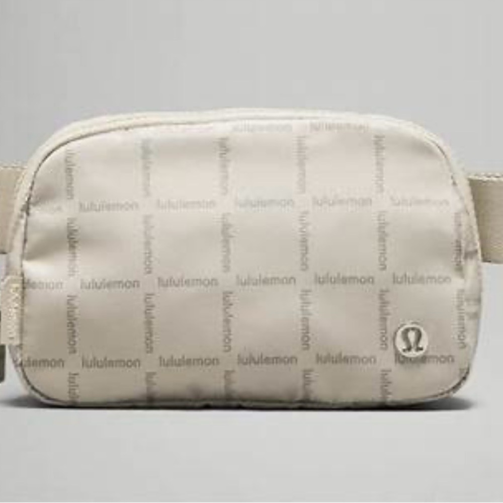 Lululemon Everywhere Belt Bag (NWT) 🦄